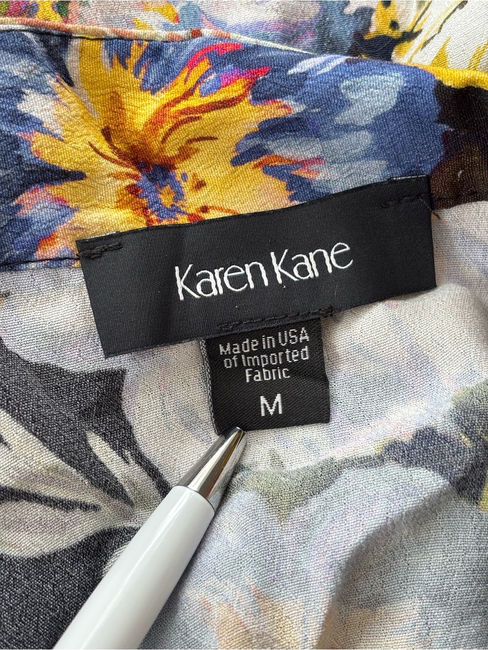 Karen Kane Floral Blouse M Black Blue Pink 100% Viscose Silk Feel V-Neck Y2K - Picture 5 of 15